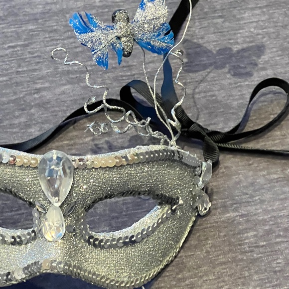 Pottery Barn Silver Glitter Sequin & Butterfly Face Mask (NEW COND)Mardi Gras - Picture 2 of 8